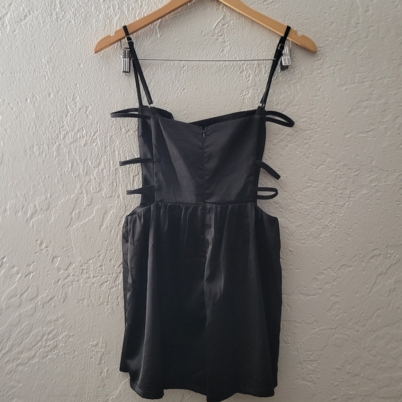 Nasty Gal Moonlight Nights Satin Cut-Out Playsuit Size 2 NWT - Picture 2 of 9
